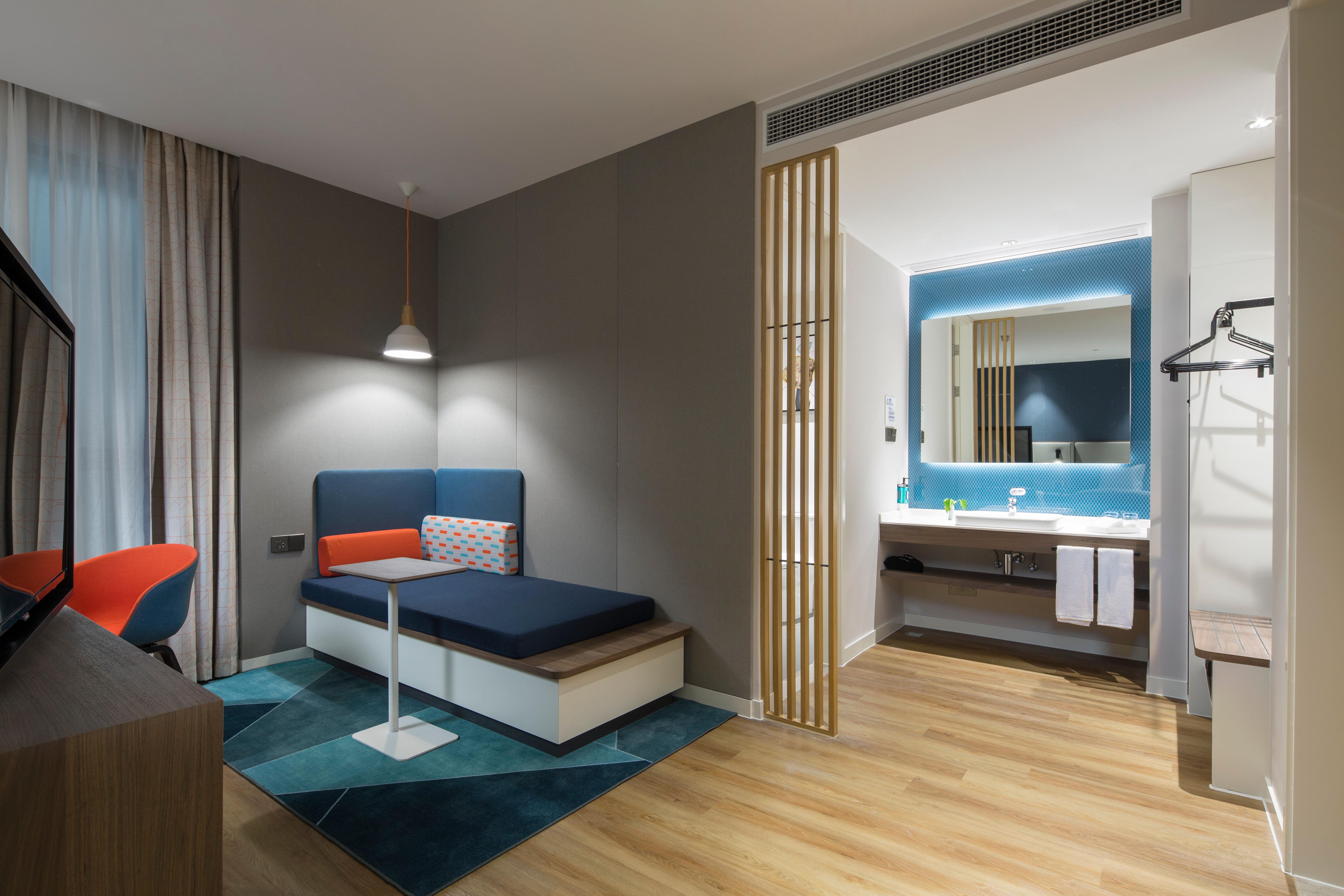 Holiday Inn Express Shanghai Kangqiao By Ihg ภายนอก รูปภาพ